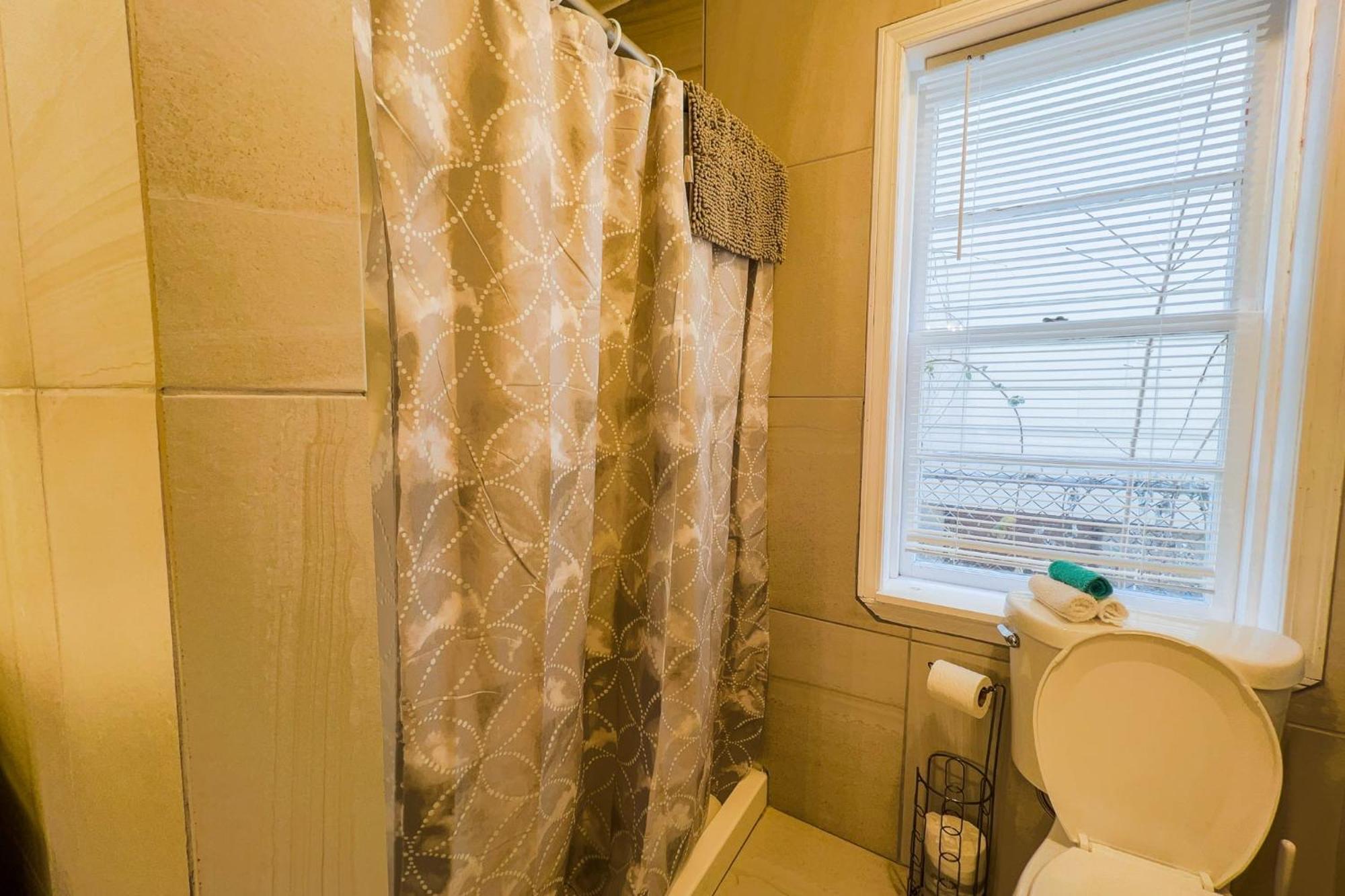 Large 6Br, 6 Bath In The City Of Niagara Falls Extérieur photo